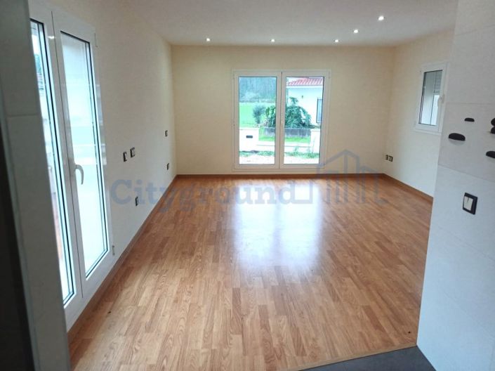 Image No.8-7 Bed House for sale