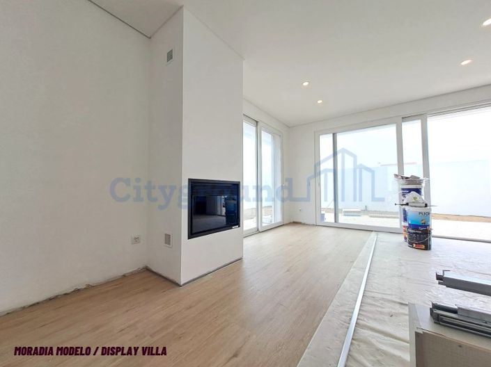 Image No.1-4 Bed House for sale