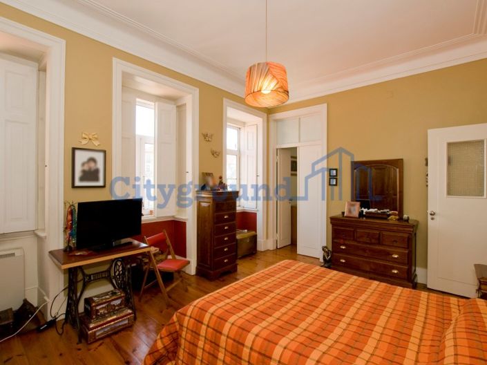 Image No.14-6 Bed Apartment for sale