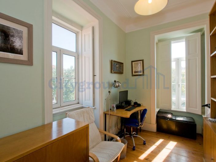 Image No.17-6 Bed Apartment for sale