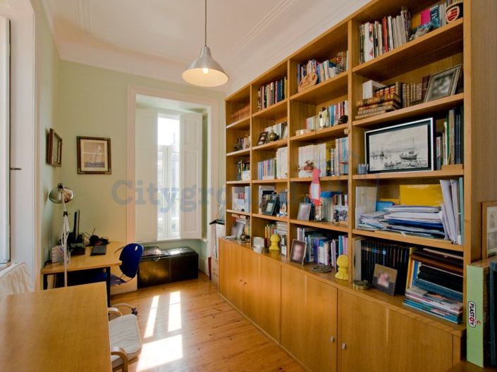 Image No.18-6 Bed Apartment for sale