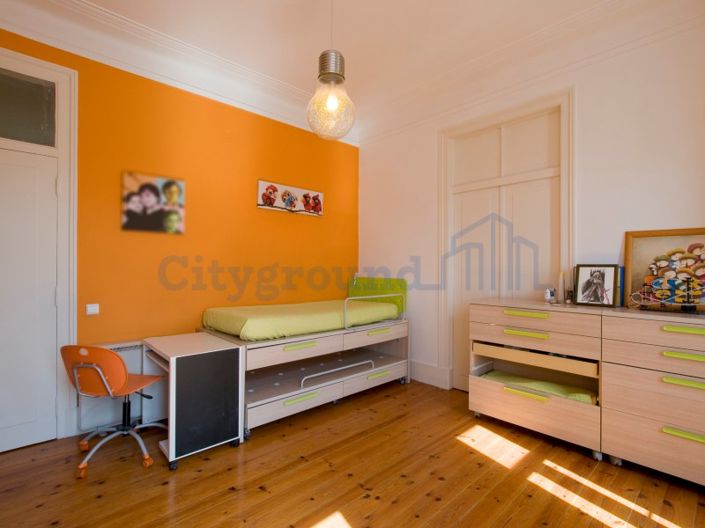 Image No.20-6 Bed Apartment for sale