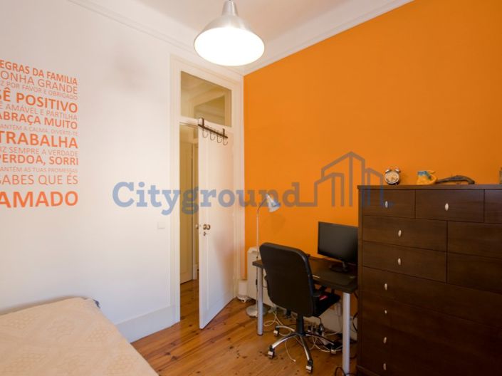 Image No.24-6 Bed Apartment for sale