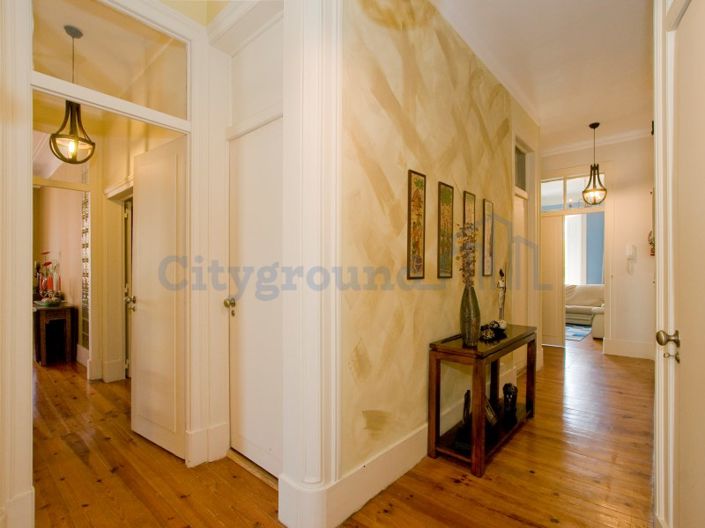 Image No.9-6 Bed Apartment for sale