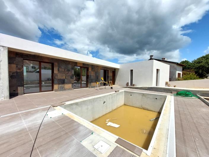 Image No.1-4 Bed Villa for sale