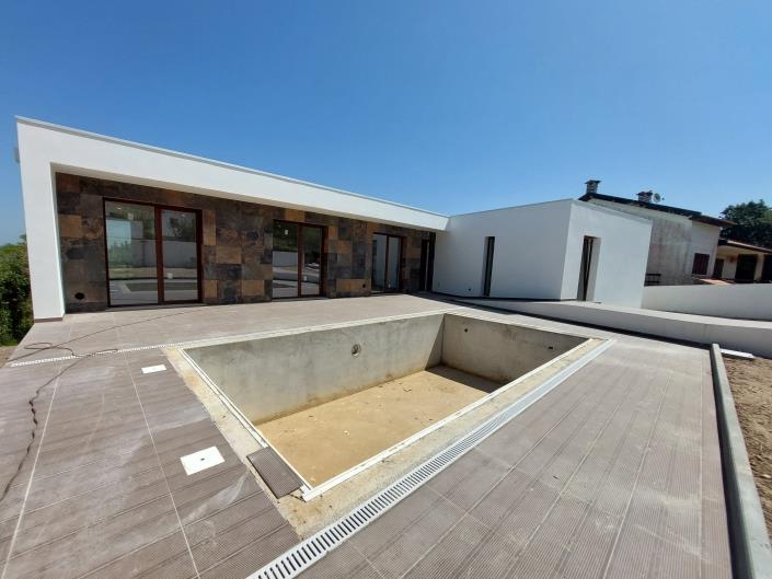Image No.1-4 Bed Villa for sale