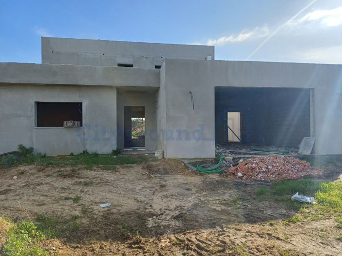 Image No.1-4 Bed House for sale