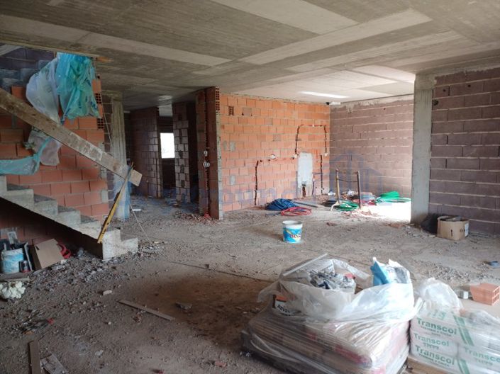 Image No.10-4 Bed House for sale