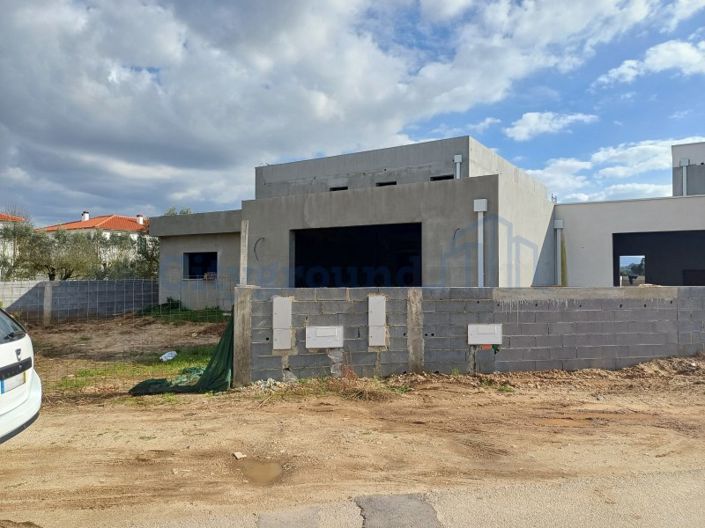 Image No.2-4 Bed House for sale