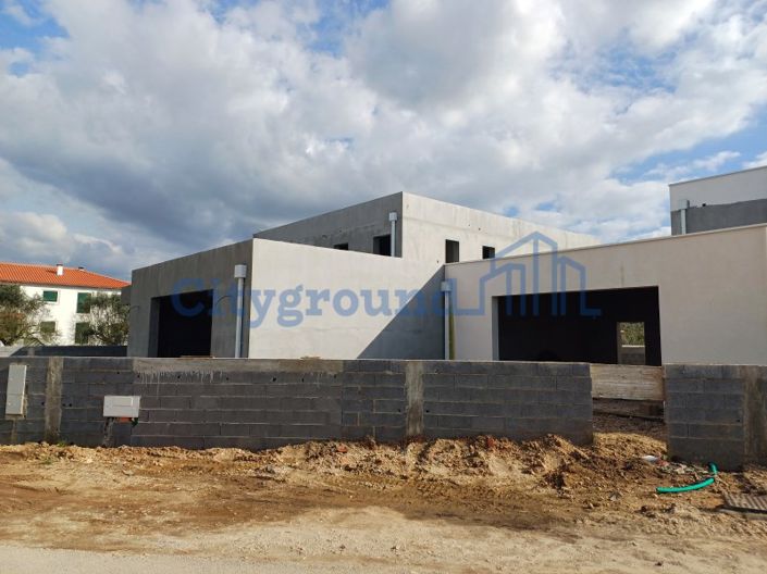 Image No.3-4 Bed House for sale