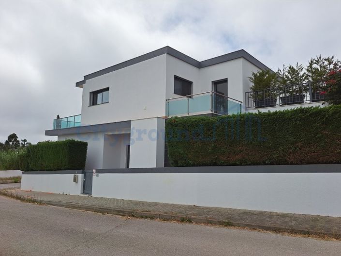 Image No.1-4 Bed House for sale