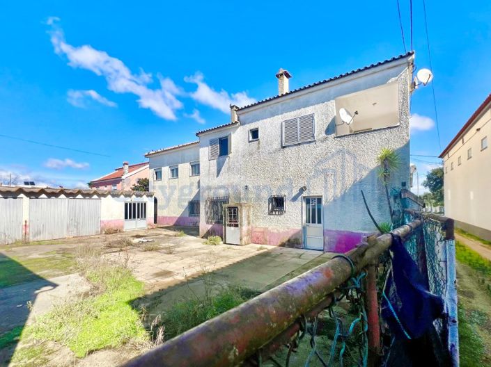 Image No.12-14 Bed Farmhouse for sale