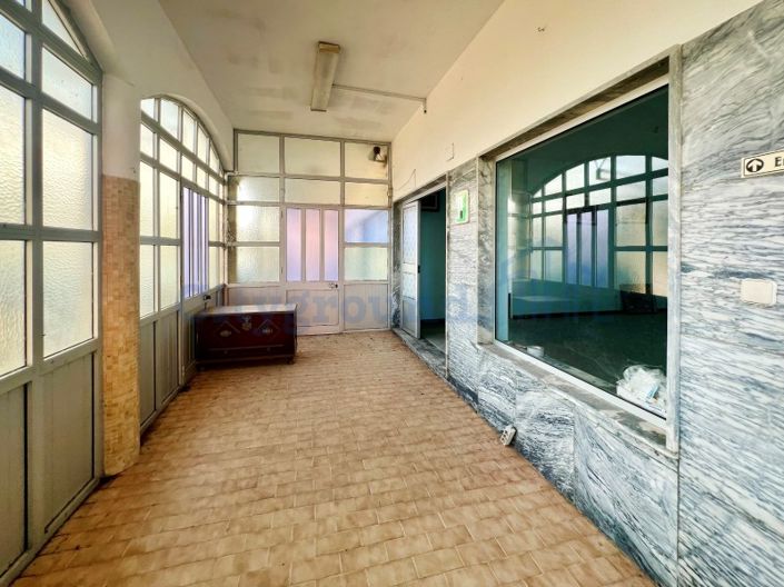 Image No.16-14 Bed Farmhouse for sale