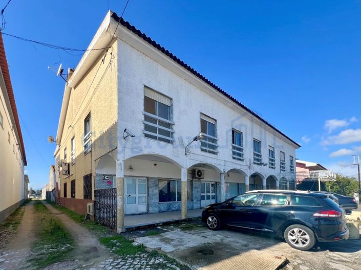 Image No.9-14 Bed Farmhouse for sale