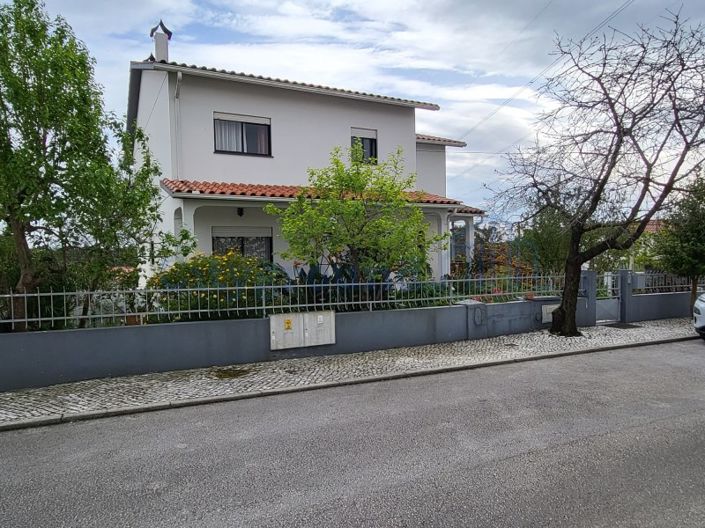 Image No.1-Maison de 4 chambres à vendre à Leiria