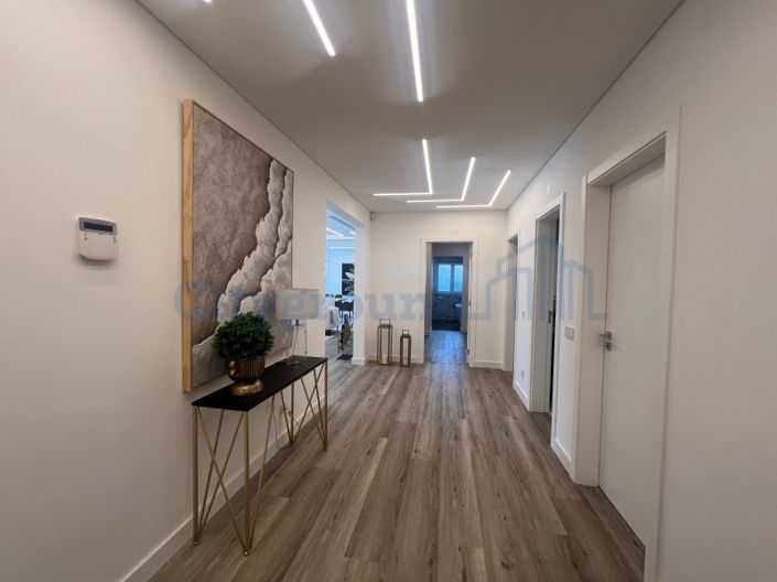 Image No.16-4 Bed House for sale