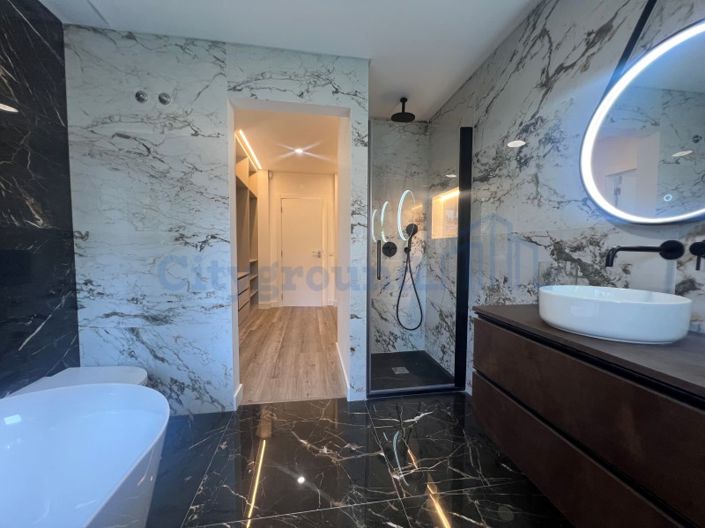 Image No.22-4 Bed House for sale