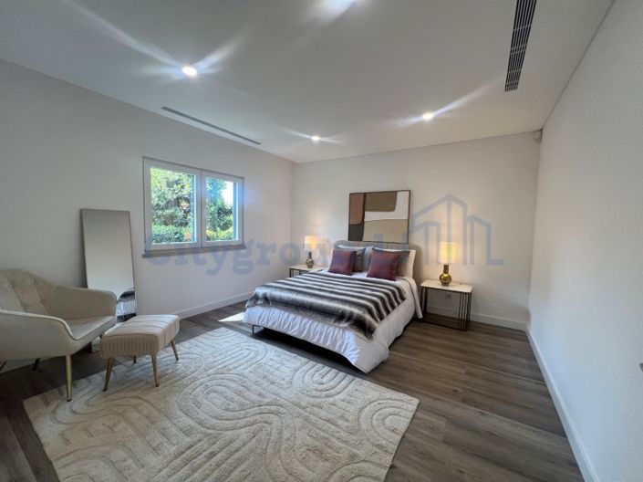 Image No.25-4 Bed House for sale