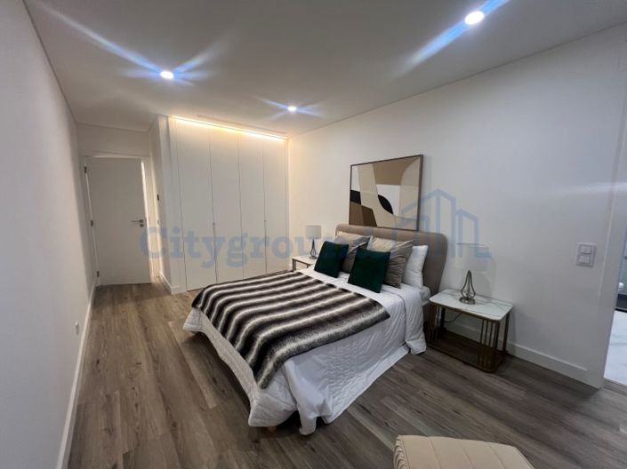 Image No.30-4 Bed House for sale