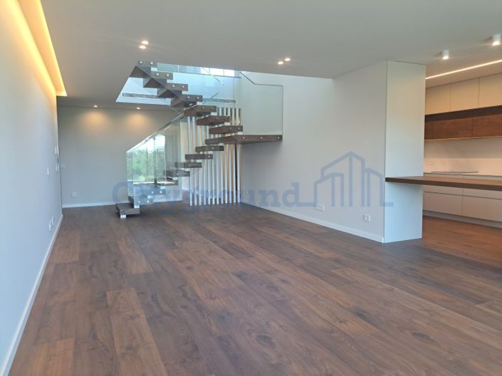 Image No.9-3 Bed Apartment for sale