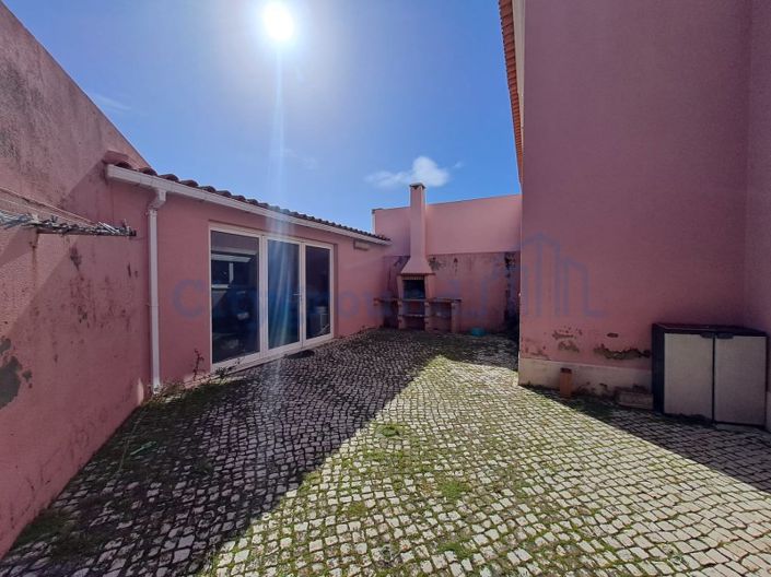 Image No.18-3 Bed House for sale