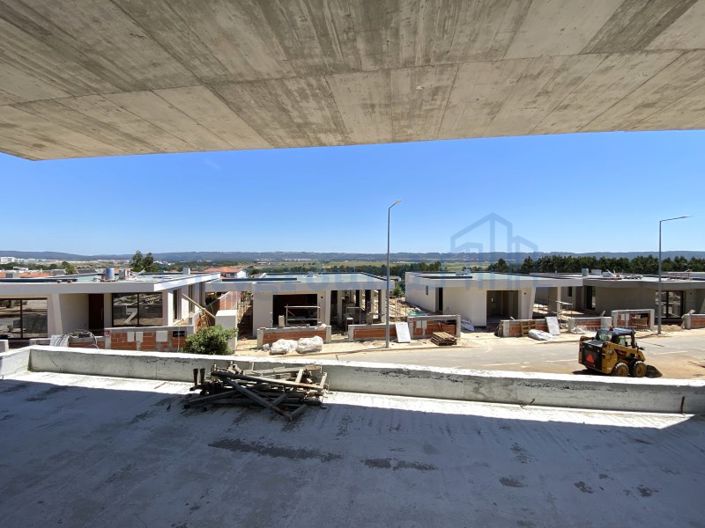 Image No.13-3 Bed House for sale