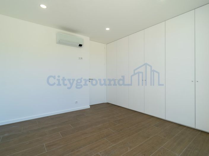 Image No.21-3 Bed House for sale