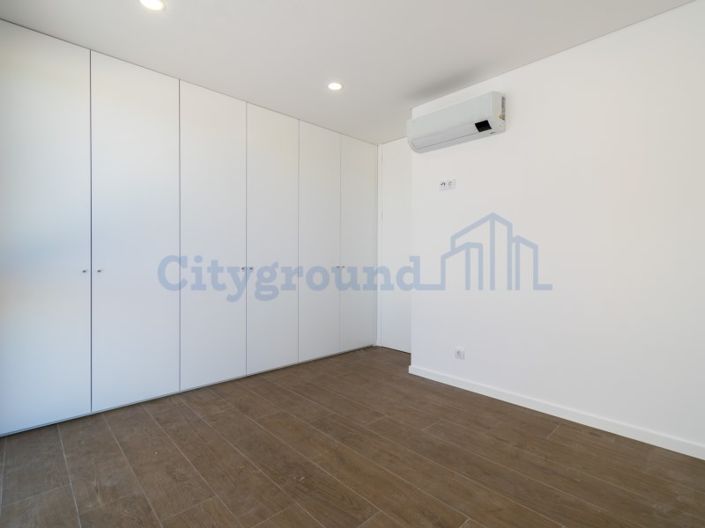 Image No.24-3 Bed House for sale