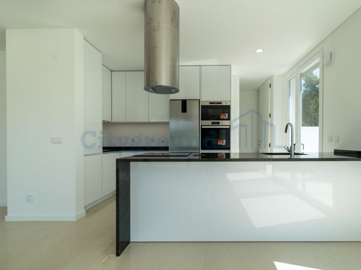 Image No.15-3 Bed House for sale