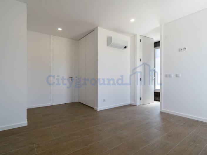 Image No.23-3 Bed House for sale