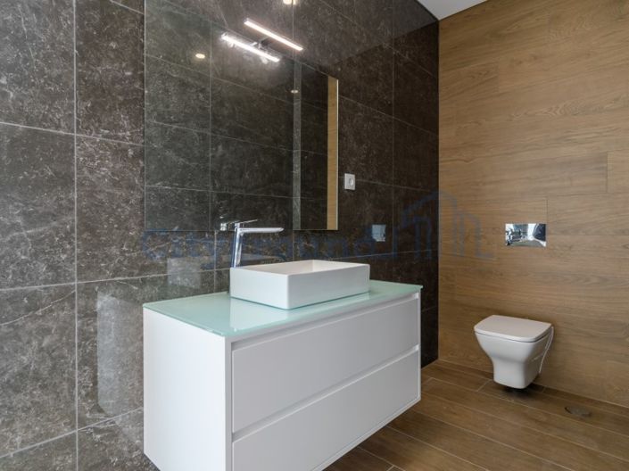 Image No.24-3 Bed House for sale