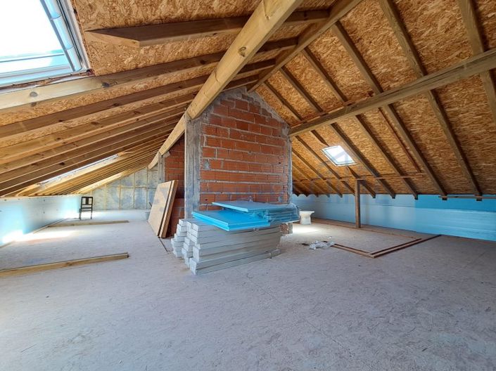 Image No.10-3 Bed House for sale