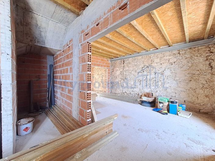 Image No.8-3 Bed House for sale