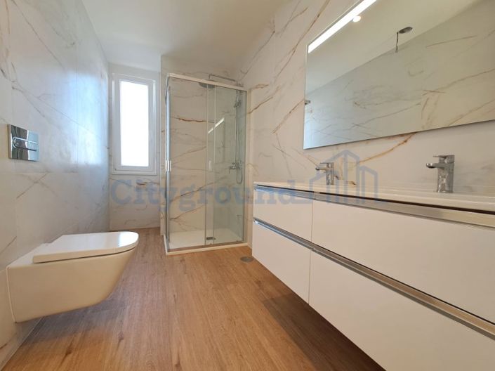 Image No.10-3 Bed House for sale