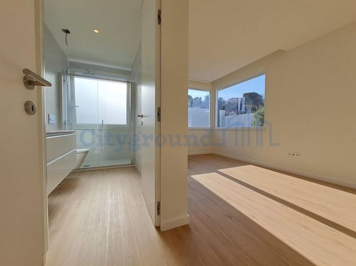 Image No.13-3 Bed House for sale