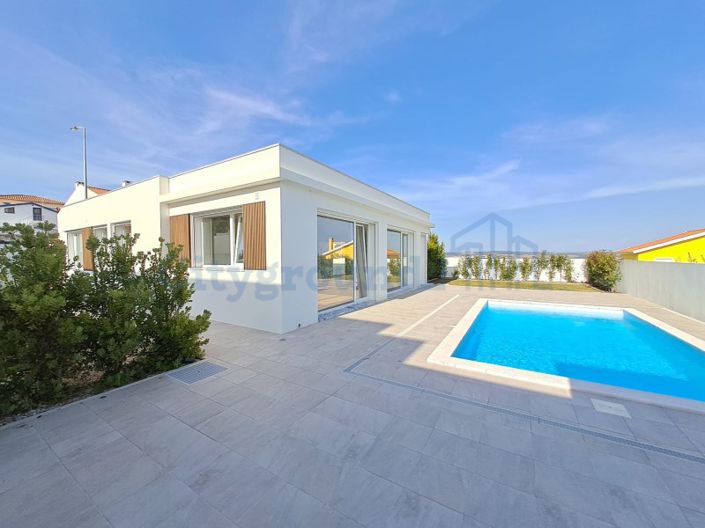 Image No.17-3 Bed House for sale