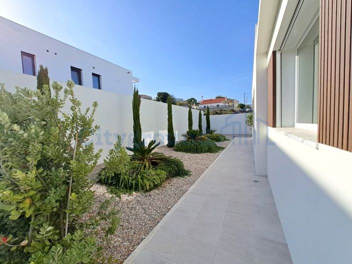 Image No.19-3 Bed House for sale