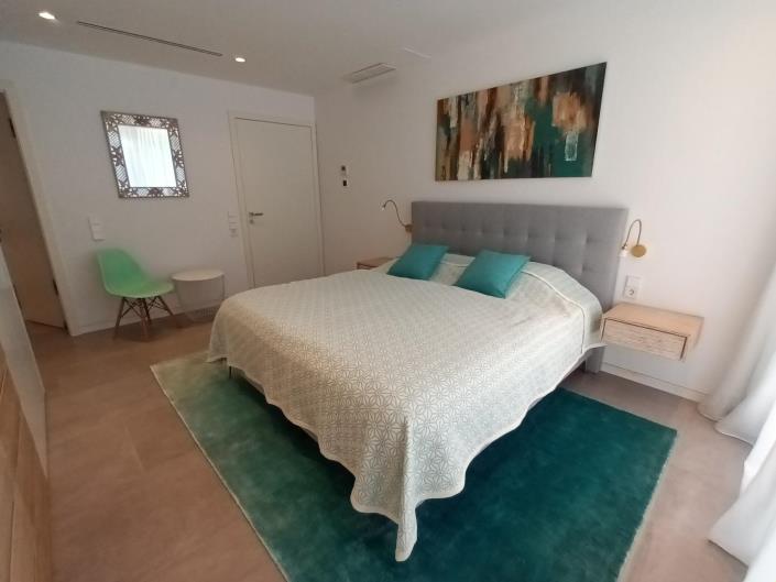 Image No.16-8 Bed House/Villa for sale