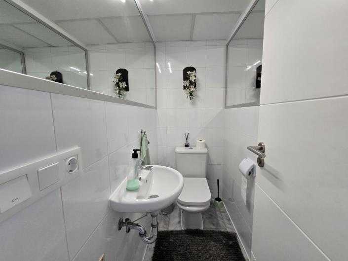 Image No.8-3 Bed Semi-Detached for sale