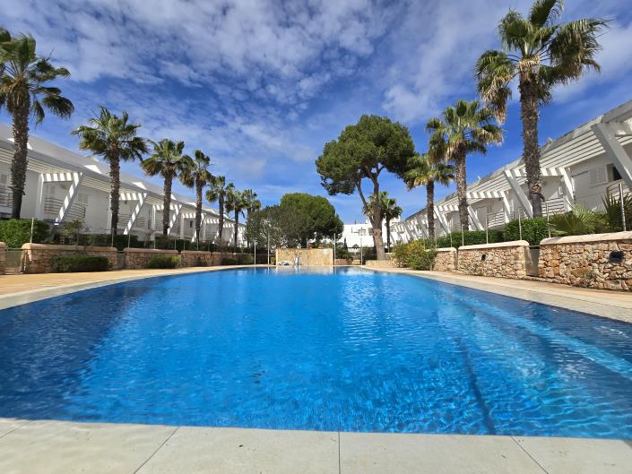 Image No.24-3 Bed Semi-Detached for sale