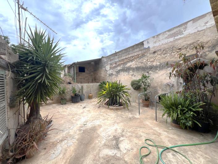 Image No.1-4 Bed House for sale