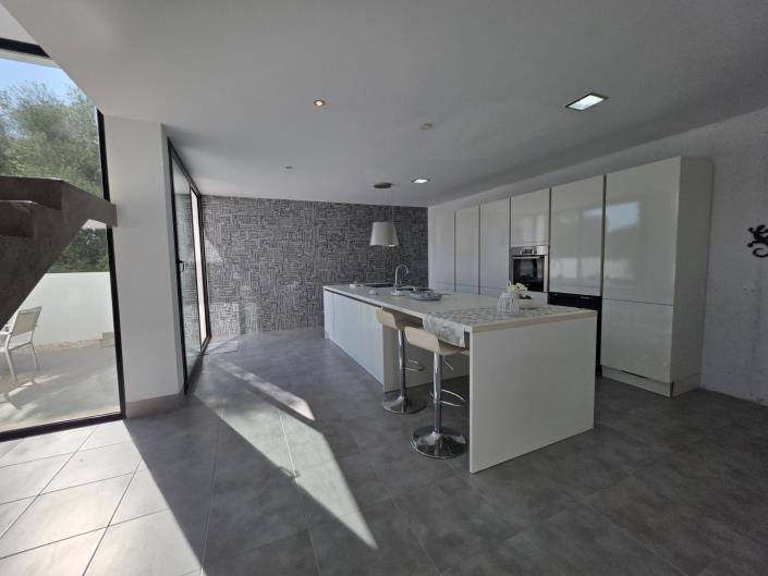 Image No.9-3 Bed Villa for sale