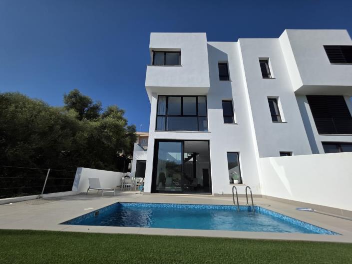 Image No.3-3 Bed Villa for sale