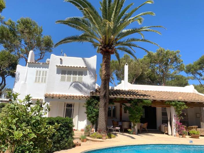 Image No.1-3 Bed Villa / Detached for sale