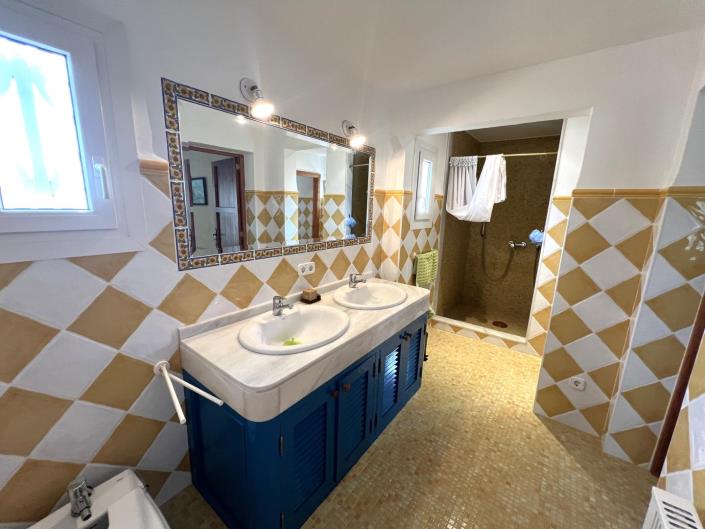 Image No.12-3 Bed Villa / Detached for sale