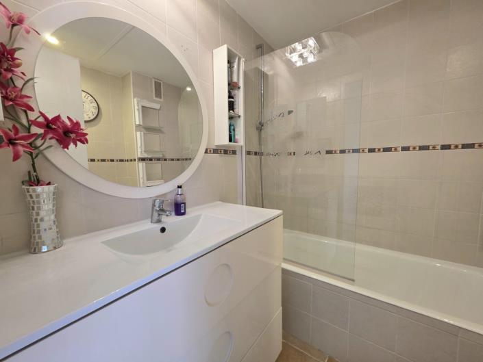 Image No.12-2 Bed Apartment for sale