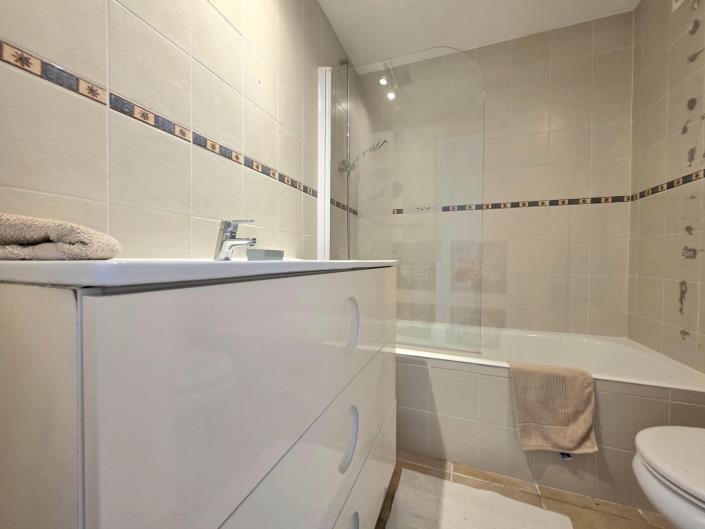 Image No.19-2 Bed Apartment for sale