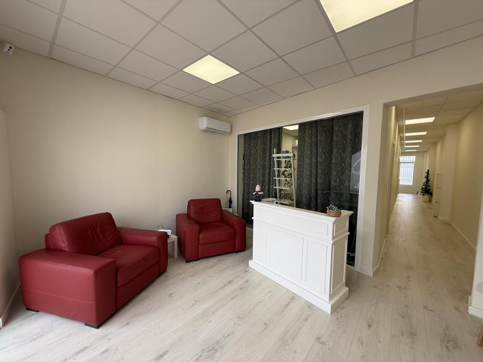 Image No.2-3 Bed Commercial for sale