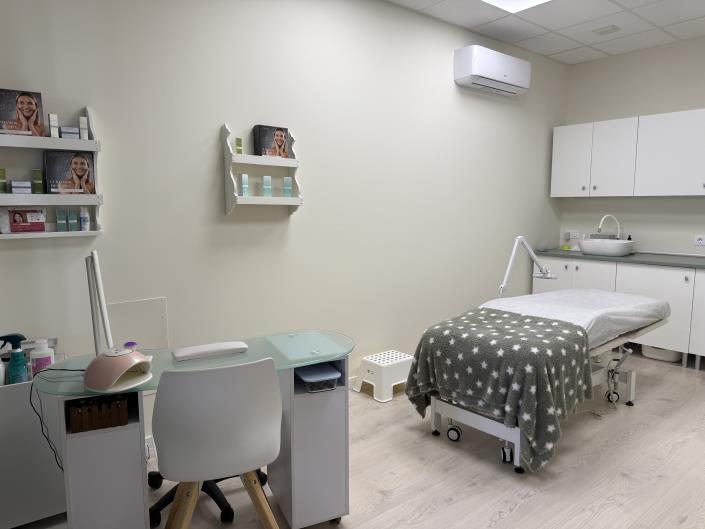 Image No.5-3 Bed Commercial for sale