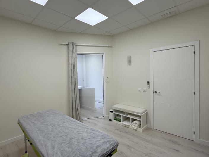 Image No.9-3 Bed Commercial for sale